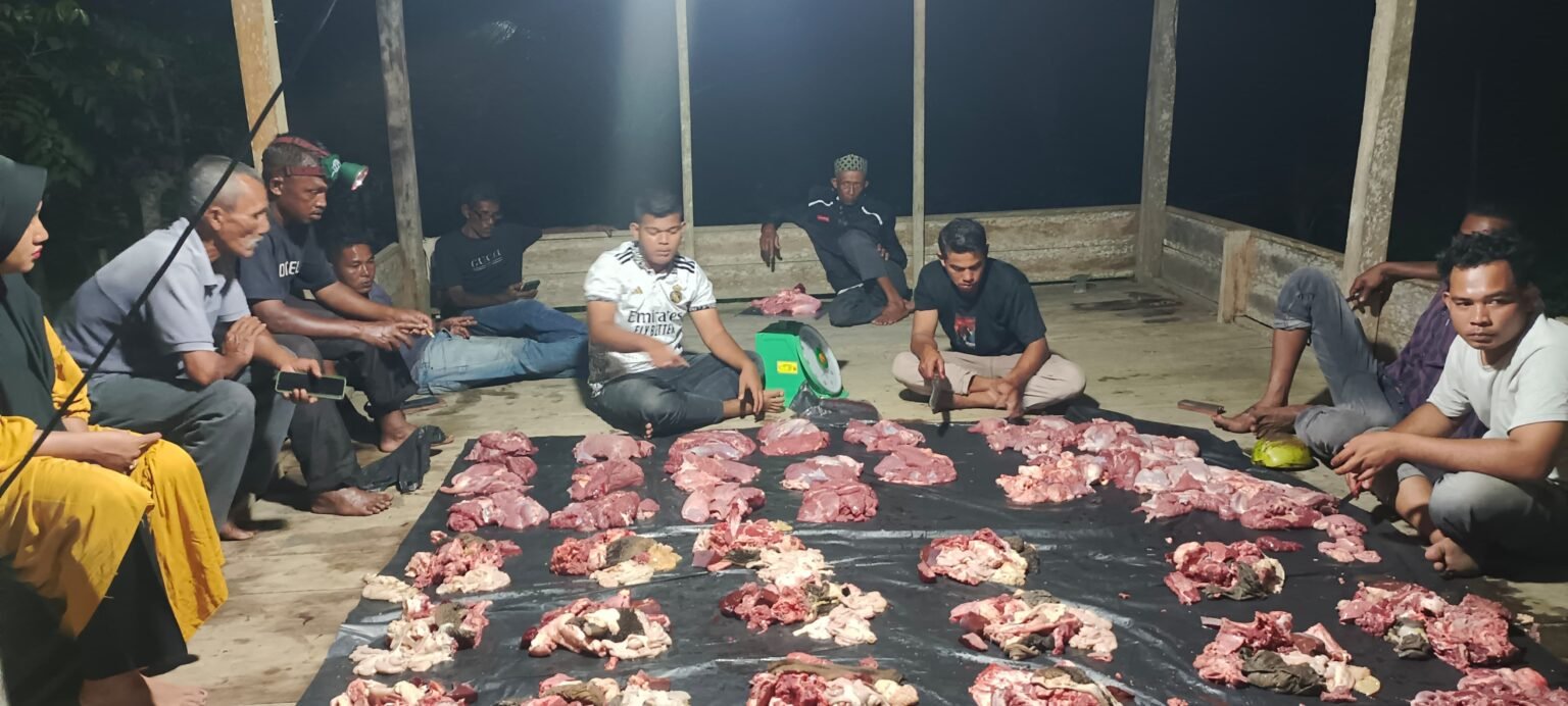 Tradisi Warga Desa Matang Panyang: Bagikan Daging Meugang untuk Anak Yatim