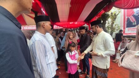 Tebar Kepedulian Bupati Al- Farlaky Gelar Open House