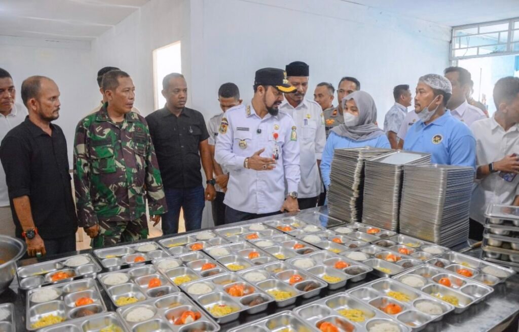 Bupati Al-Farlaky Tinjau Dapur Makan Bergizi untuk Anak Sekolah di Aceh Timur
