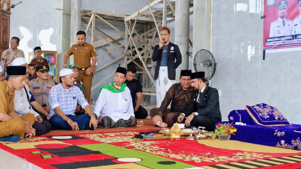 Bupati Al-Farlaky Dipeusijuek Tokoh Simpang Ulim