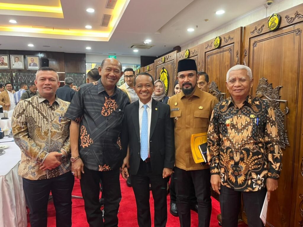 Bupati Al-Farlaky Langsung Temuai Menteri ESDM, Bahas Pengelolaan Energi Rakyat di Aceh Timur