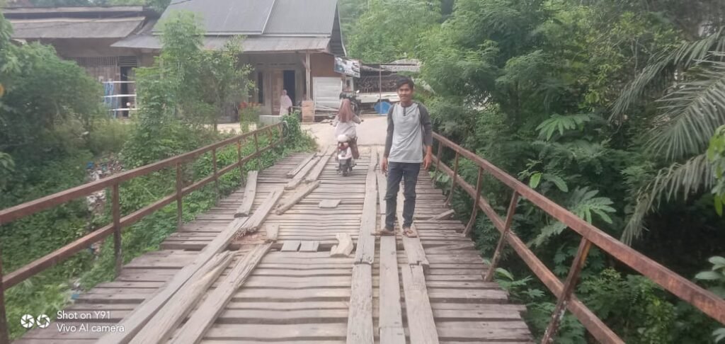 Jembatan Penghubung Kehidupan di 3 Desa Idi Tunong Mengalami Kerusakan Parah