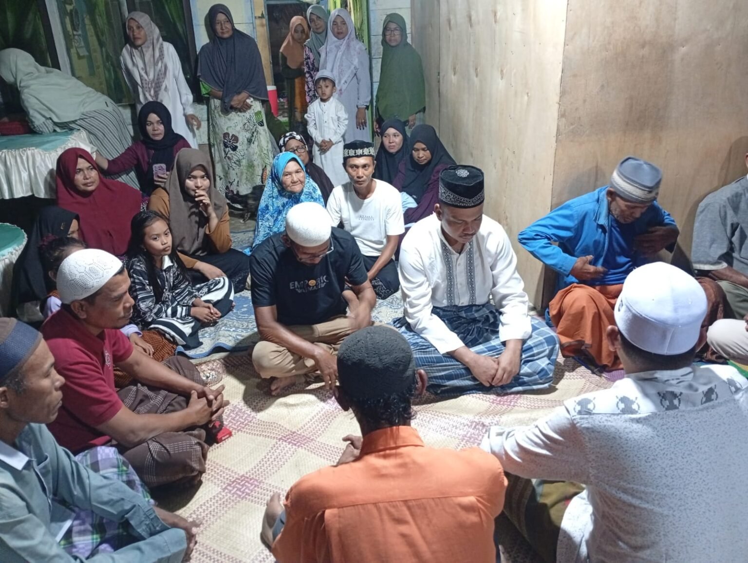 Momen Haru Pemuda Asal Medan Memeluk Agama Islam