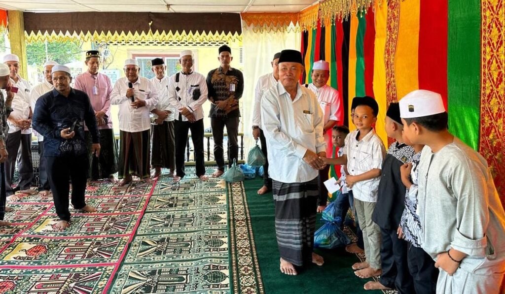 Ratusan Yatim Piatu Memadati Masjid Baitul Muttaqin Idi Cut