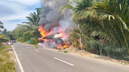 Kebakaran Hebat di Seumanah Jaya, 3 Rumah Ludes Terbakar