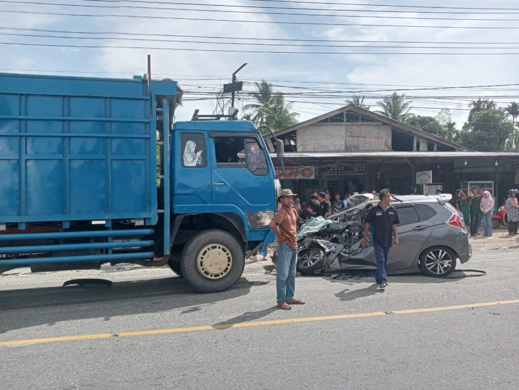 Breaking News: Kecelakaan Lalu Lintas di Depan RSUD dr. Zubir Mahmud Aceh Timur