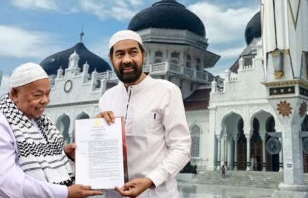 Gubernur Aceh Kukuhkan Abu Paya Pasi sebagai Imam Besar Masjid Raya Baiturrahman