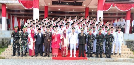 Wakil Bupati Aceh Timur Pimpin Upacara Penurunan Bendera Merah Putih HUT RI ke-80