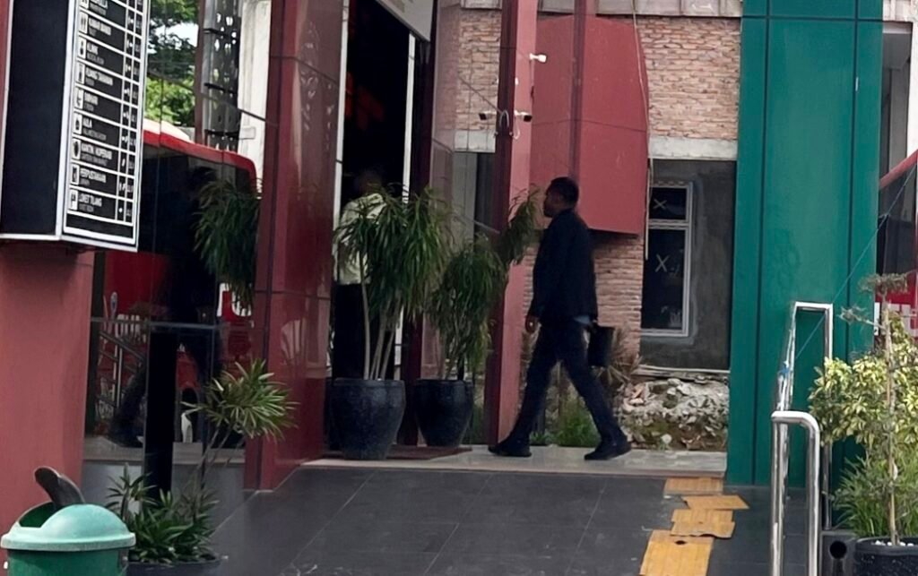 Mantan Bupati Aceh Timur Rocky Memenuhi Panggilan Kejari