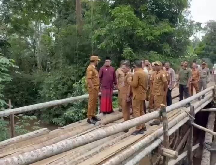 Bupati Al-Farlaky Coret Anggaran Mobil Dinas, Alihkan Bangun Jembatan di Pante Bidari