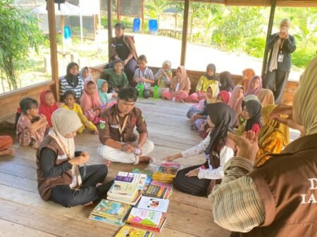 Pojok Baca DEMA FTIK IAIN Langsa dan Harapan Anak Desa Terpencil di Bedari Simpang Jernih