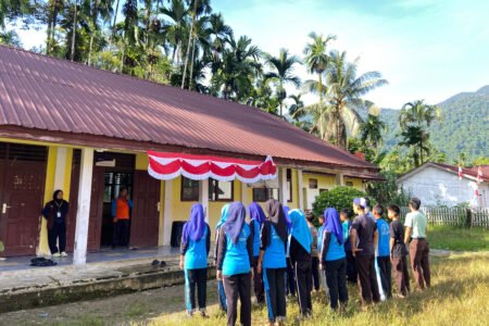 80 Tahun Merdeka, SMP Bedari Simpang Jernih Bertahun Nyantol Listrik Rumah Warga
