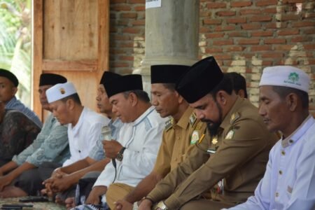 Bupati Al-Farlaky Melayat ke Rumah Duka Tokoh Ulama Simpang Ulim Aceh Timur
