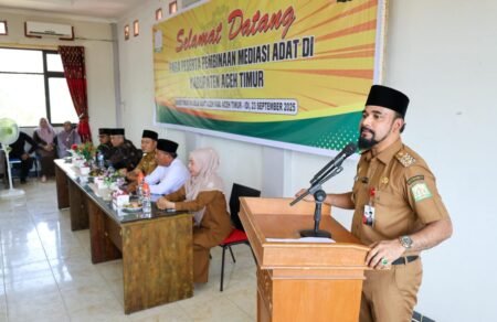 Bupati Al-Farlaky Buka Pembinaan Mediasi Adat