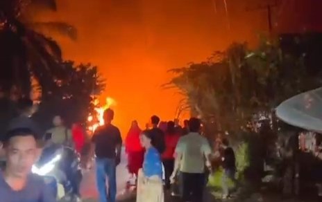 Pertashop di Rantoe Peureulak Aceh Timur Terbakar, Warga Ikut Menonton