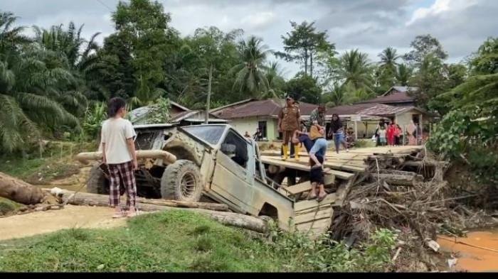 Jembatan Penghubung Antar Gampong di Indra Makmu Aceh Timur Ambruk Lagi