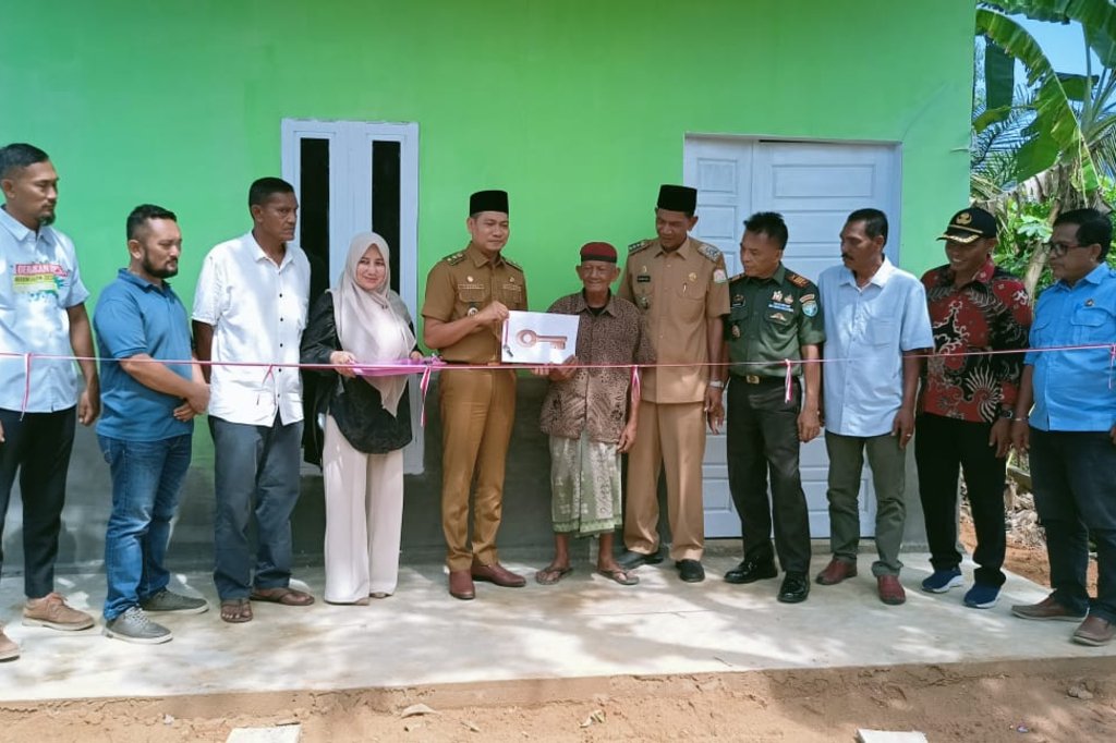 Serahkan Rumah Layak Huni, Wakil Bupati Aceh Timur: Muspika Simpang Ulim Jadi Contoh Teladan