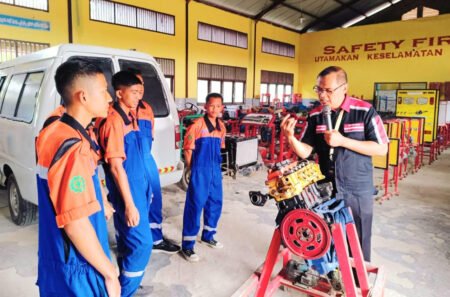 SMK Negeri 1 Idi Perkuat Kompetensi Siswa dengan Program Guru Tamu dari Toyota Auto2000