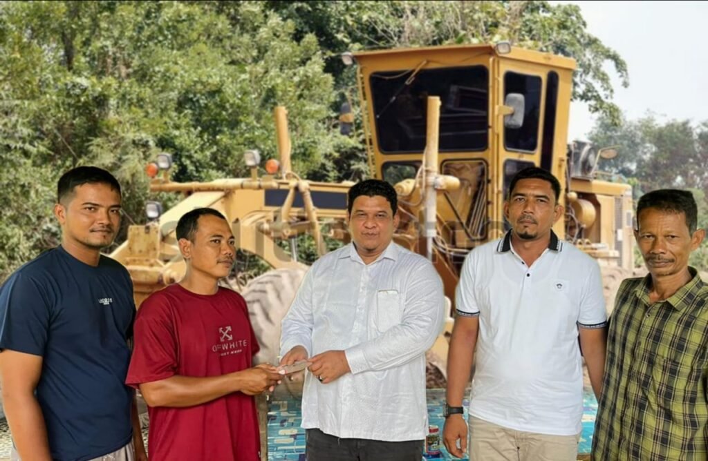 Tindak Lanjut, Pang Ucok Tinjau Warga Lupon dan Sumbangsih Perbaikan Jalan