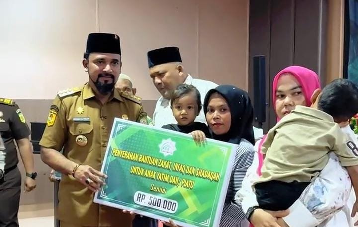 Bupati Al-Farlaky Salurkan ZIS Rp3,1 Miliar untuk 5.711 Mustahik