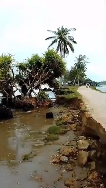 Cuaca Ekstrem Terjang Pantai Pelangi Matang Rayeuk, Aceh Timur