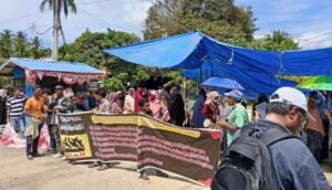 Ratusan Warga Lingkar Tambang PT Medco Gelar Aksi Protes