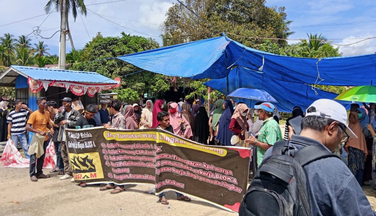 Ratusan Warga Lingkar Tambang PT Medco Gelar Aksi Protes