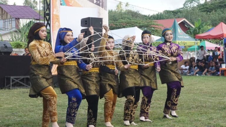 Penampilan Karya Seni Budaya oleh HIMAT Meriahkan Dies Natalis 56 Tahun Unimal