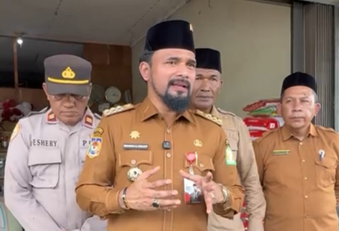 Bupati Al-Farlaky Sidak Depot Pupuk Tegaskan Penjualan Harus Sesuai HET