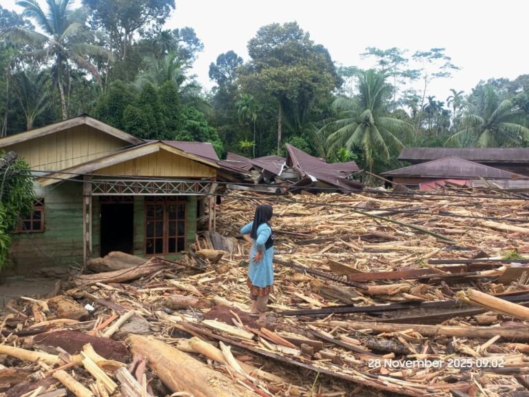 Pemukiman Warga Rantau Panjang Simpang Jernih di Pelosok Hulu Sungai Tamiang Porak-poranda