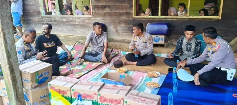 Duka Cita Kapolres Aceh Timur Kepada Relawan Yang Mengalami Kecelakaan di Pante Bidari