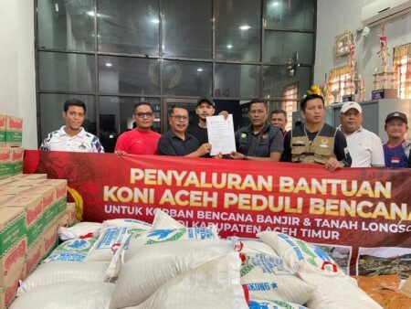 KONI Aceh Timur Terima Bantuan untuk Korban Banjir dan Longsor