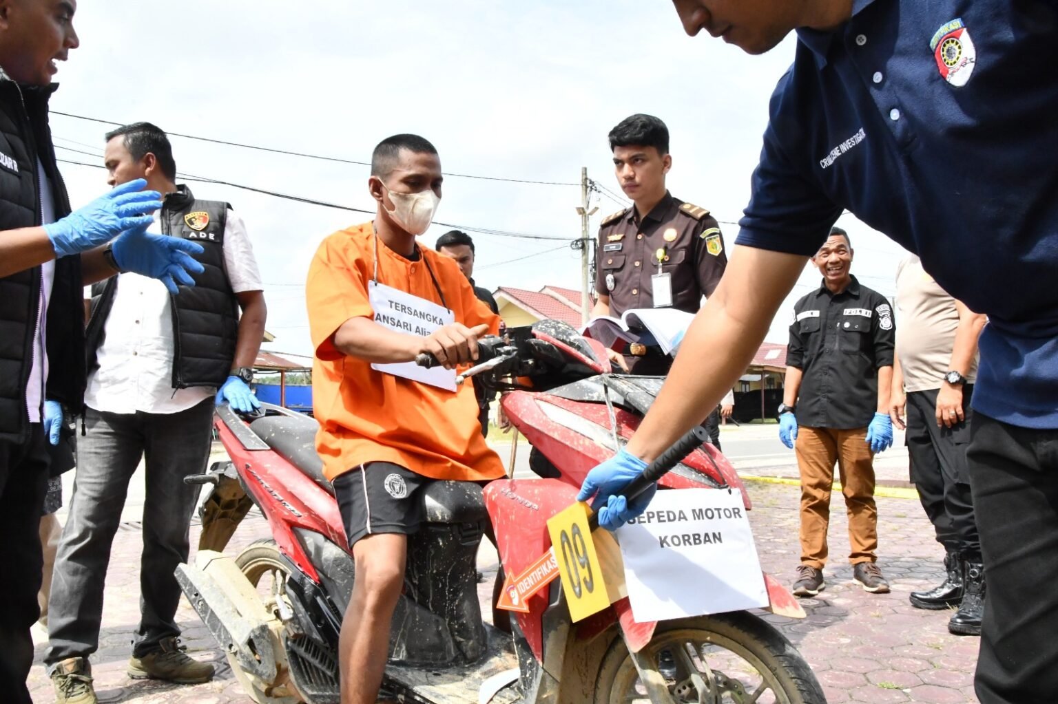 Duka di Peureulak Barat: Rekontruksi Pembunuhan Khairul Nasri Ungkap Kronologi Mengerikan