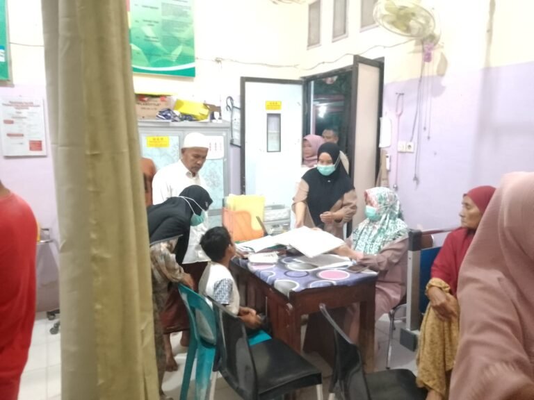 Belasan Pelajar dan Balita Indra Makmur Ditangani Medis Setelah Mengonsumsi MBG