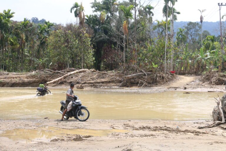 Desa Hilang Diterjang Banjir, Hidup Berlanjut Dikawasan Relokasi Terkurung Sungai Tanpa Jembatan