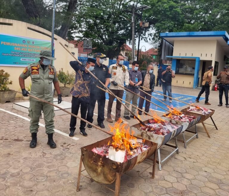 Bea Cukai Langsa Musnahkan Ratusan Ribu Rokok Ilegal Senilai Rp1,29 Miliar