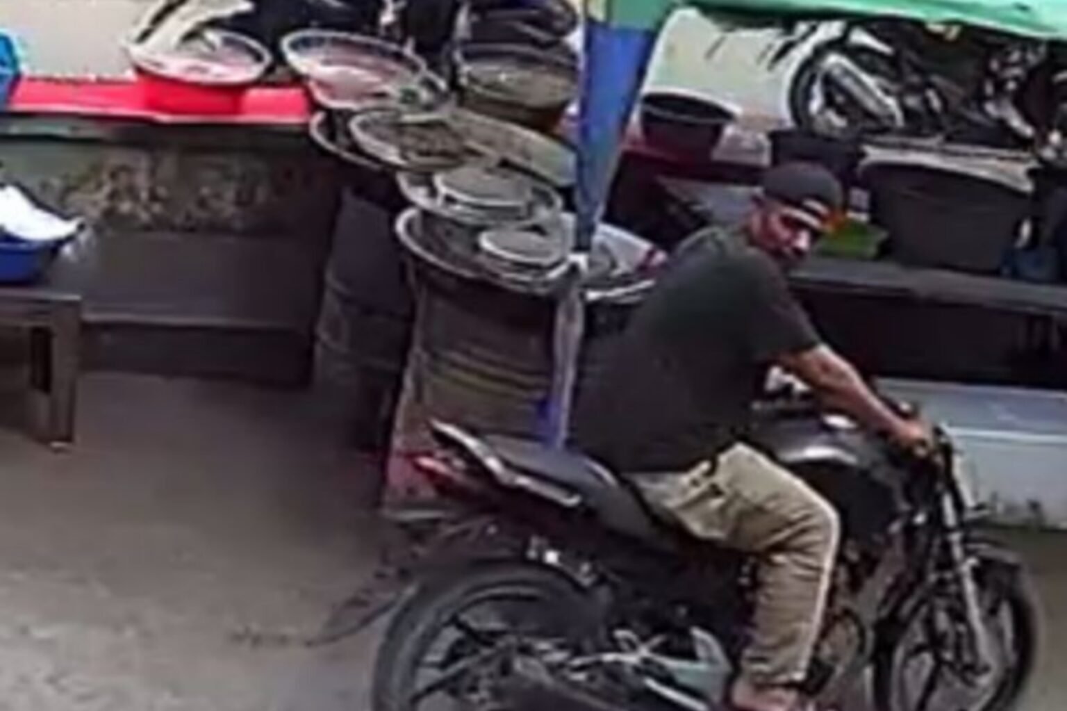 Tabung Gas 3 Kg Dicuri di Simpang Gampong Jawa, Aksi Terekam CCTV