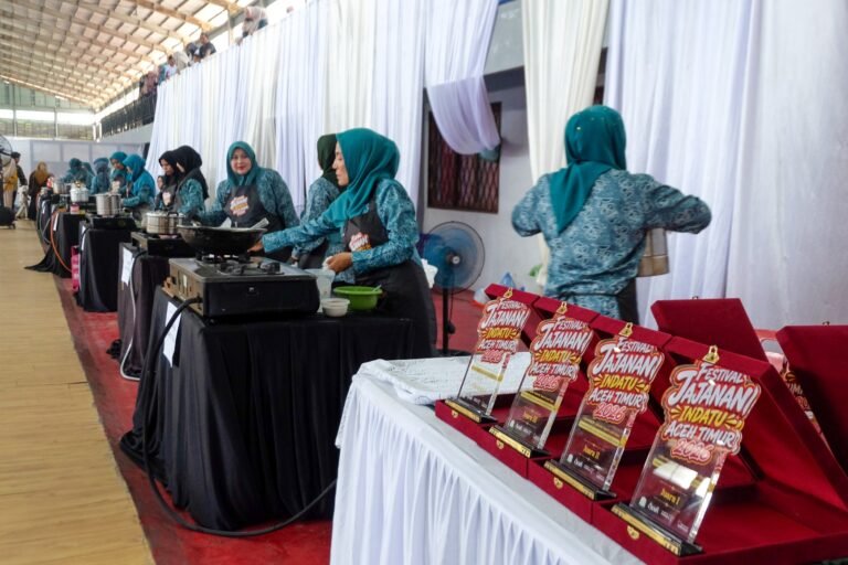 24 TP-PKK Kecamatan Unjuk Kreativitas Dalam Festival Jajanan Indatu Aceh Timur 2026