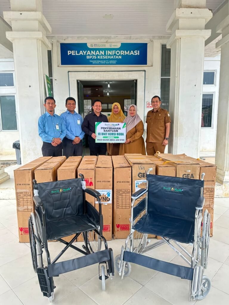 Bank Aceh Cabang IDI Serahkan Bantuan Kursi Roda, Dukung Pelayanan RSUD Pascabanjir