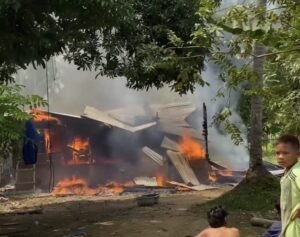 Kebakaran Melalap Rumah Kayu Di Matang Neuheun Nurussalam, Kerugian Ditaksir Ratusan Juta