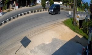 Terekam CCTV! Polisi Buru Innova Hitam Kaca Pecah Pelaku Tabrak Lari Tewaskan Lansia di Peureulak Timur