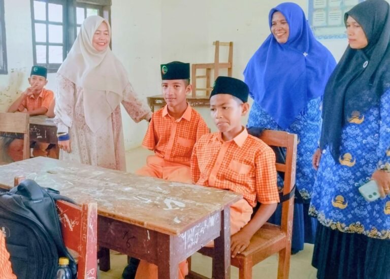 Bunda Inklusi Aceh Timur Tinjau Langsung Pembelajaran Siswa Berkebutuhan Khusus di MTsN 2 Aceh Timur