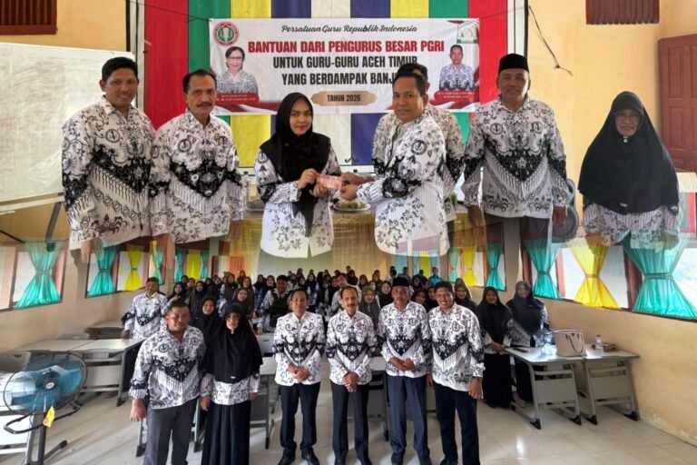 GELOMBANG SOLIDARITAS, PGRI Salurkan Bantuan untuk 144 Guru Korban Banjir Julok & Indra Makmu