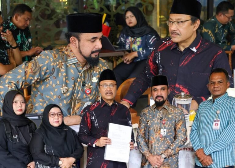Bupati Al-farlaky Temui Mensos Di Jakarta, Perjuangkan Pencairan Bantuan Banjir Gelombang II Untuk Aceh Timur