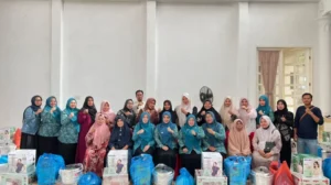 Ketua TP PKK Aceh Timur Serahkan Bantuan UEP Untuk 30 Ibu-Ibu Pelaku UMKM