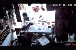 Terekam CCTV, Bocah Curi Rokok Hampir Seplastik di Toko Samping Terminal Idi Rayeuk