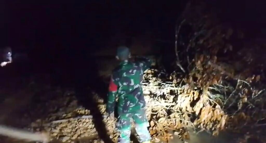 Jalan Peureulak – Lokop Tertutup Total! Longsor Di Gunung Mancang Buat Lalu Lintas Terputus
