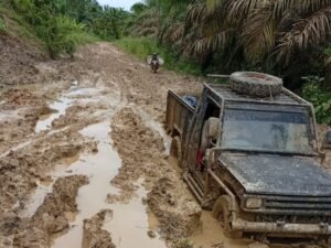 Jalan SP VI Peunaron Aceh Timur Kupak-Kapik Bertahun-tahun, Warga Minta Atensi Pemkab