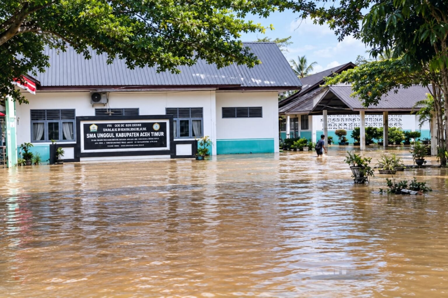 SMA Unggul Aceh Timur Dikepung Banjir, Air Selutut dan Aktivitas Belajar Dihentikan