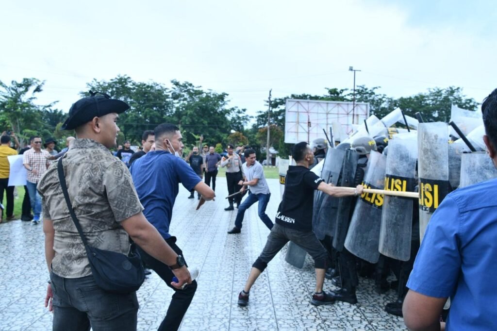 Siagakan 500 Personel, Polres Aceh Timur Gelar Simulasi Pengamanan Unjuk Rasa Soal HGU dan Jadup